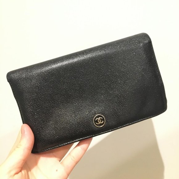 Vintage Chanel long bifold wallet in black